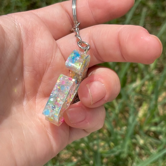 Hippie Peace Signs Letter G Initial Keychain Handmade With Resin - Picture 4 of 5